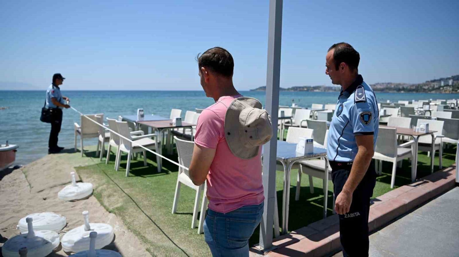 kusadasi-plajlarinda-kiyi-kanunu-denetimi