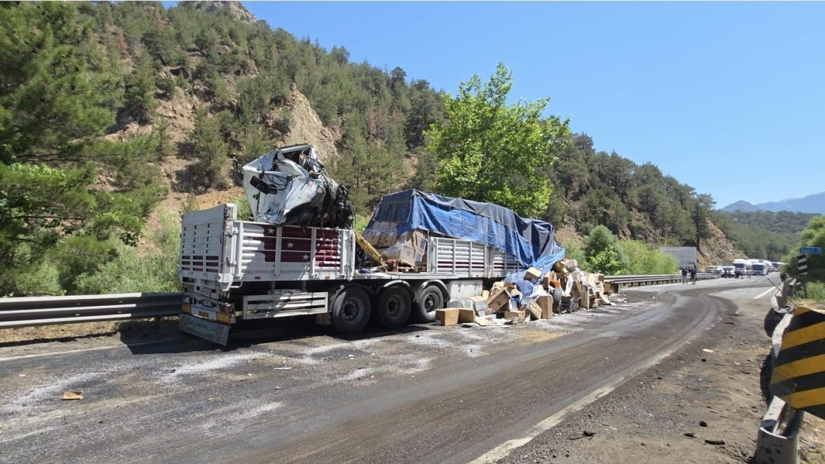 nigde-pozanti-karayolunda-zincirleme-tir-kazasi-1-olu-2-yarali