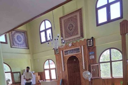 ornek-imam-hem-cocuklarin-gonlunu-kazaniyor-hem-de-kur-an-egitimi-veriyor