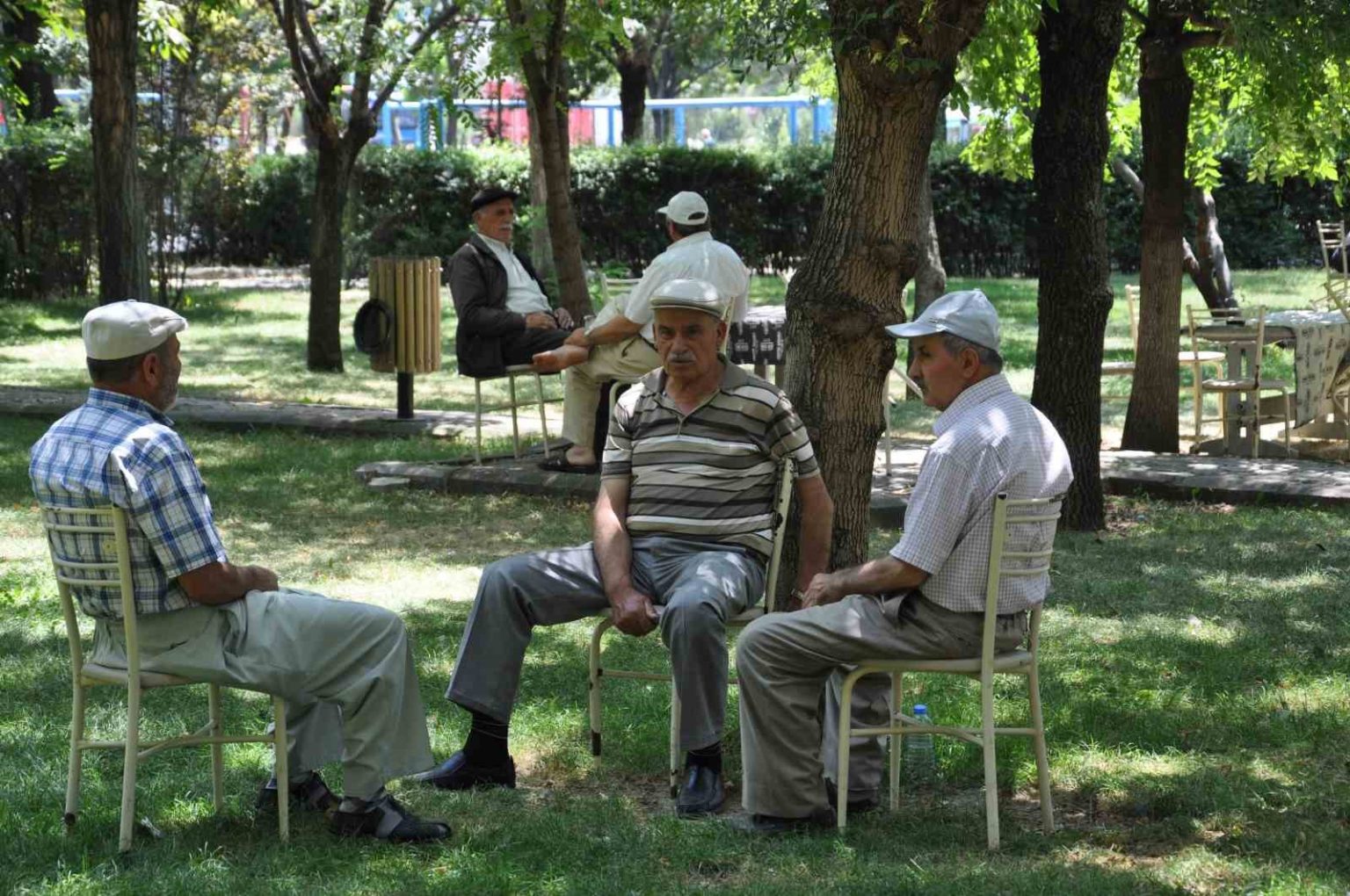 sicak-havalarda-susuzluk-hissi-olmasa-bile-her-gun-en-az-2-25-litre-sivi-tuketilmeli
