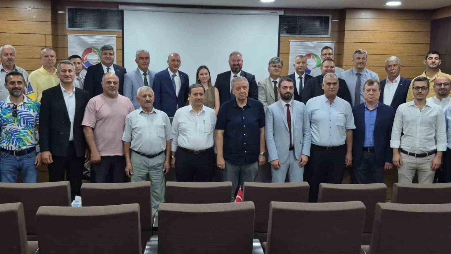 srebrenitsa-soykiriminda-hayatini-kaybedenler-turkiyede-bosna-milli-marsi-ile-anildi