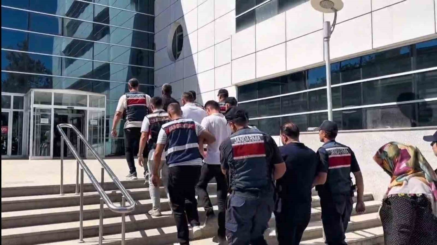 11-milyon-tllik-dolandiricilik-olayina-karisan-57-sahis-yakalandi