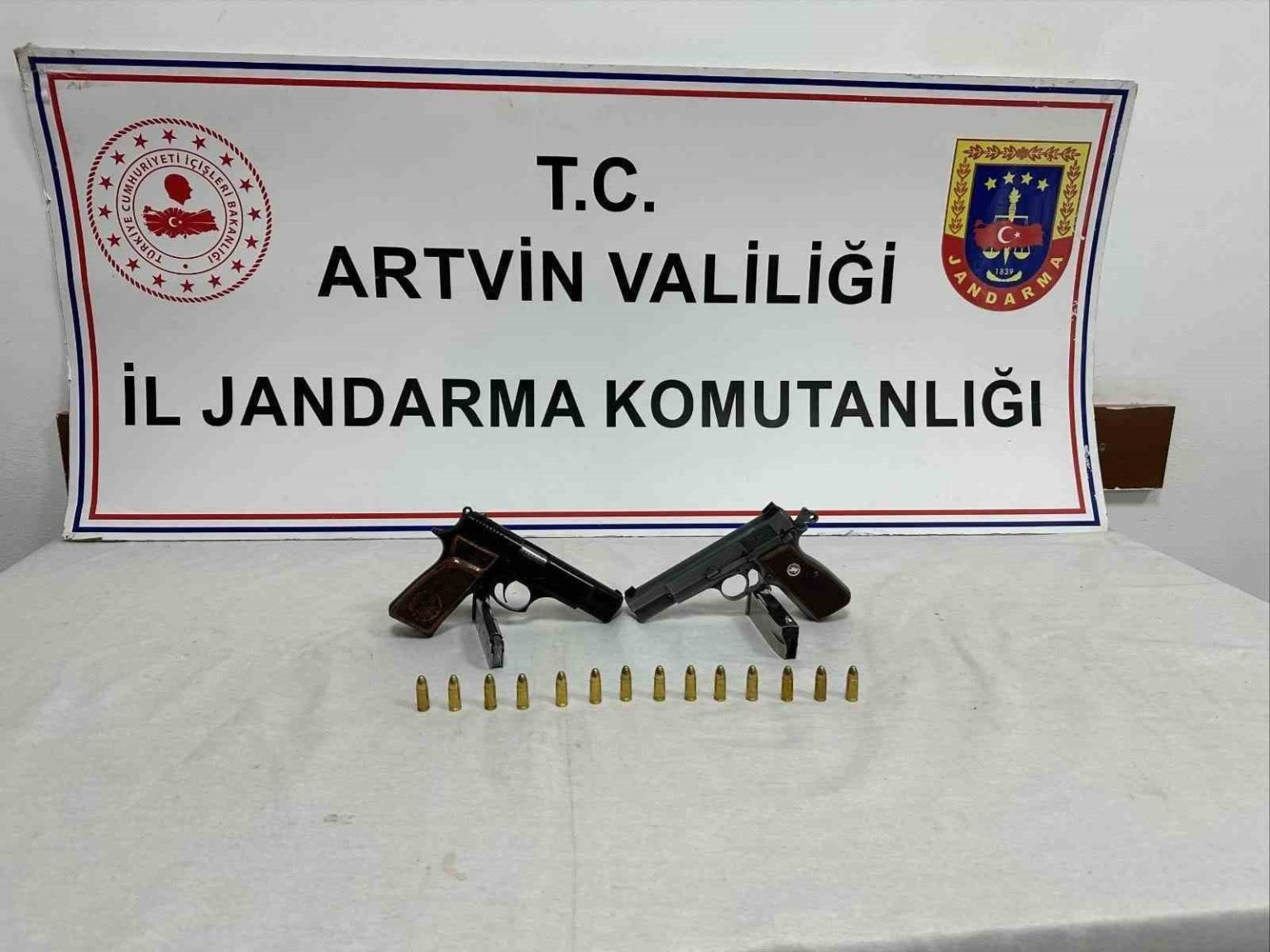 artvinde-silah-sesleri-uzerine-yapilan-kontrolde-ruhsatsiz-tabanca-ele-gecirildi