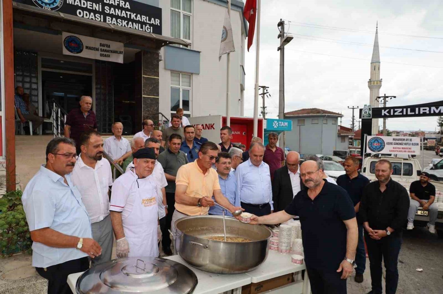 bafra-madeni-sanatkarlar-odasi-2-bin-kisiye-asure-dagitti