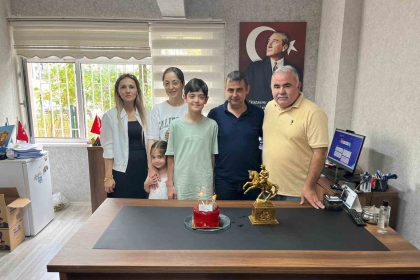 bafrada-lgs-turkiye-birincisine-pastali-kutlama