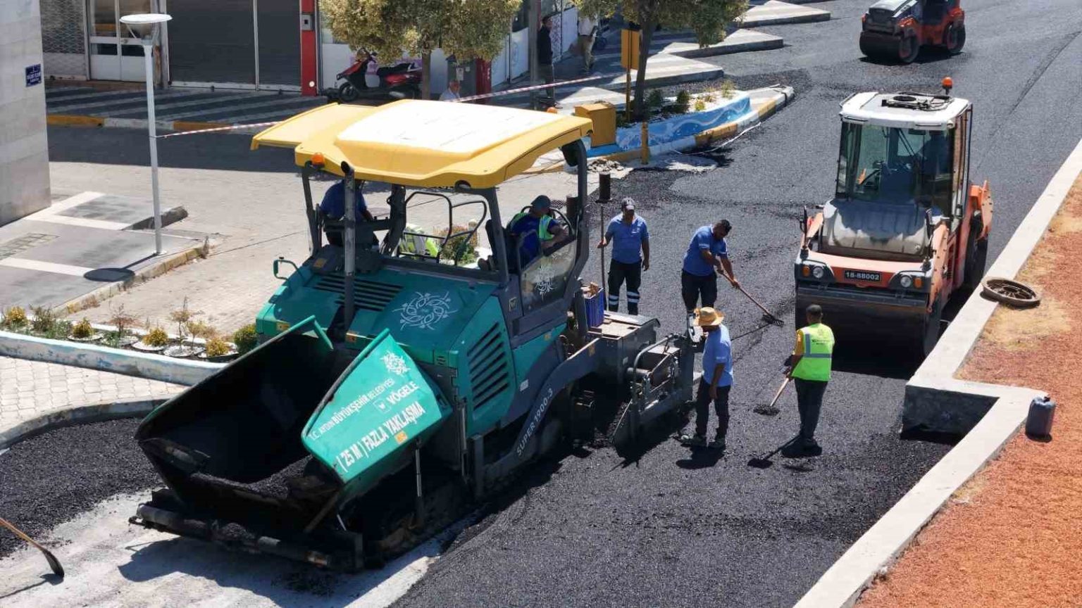 buyuksehirin-sokede-yol-calismalari-suruyor