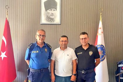 cesme-emniyet-muduru-ismail-kenar-gorevi-devraldi