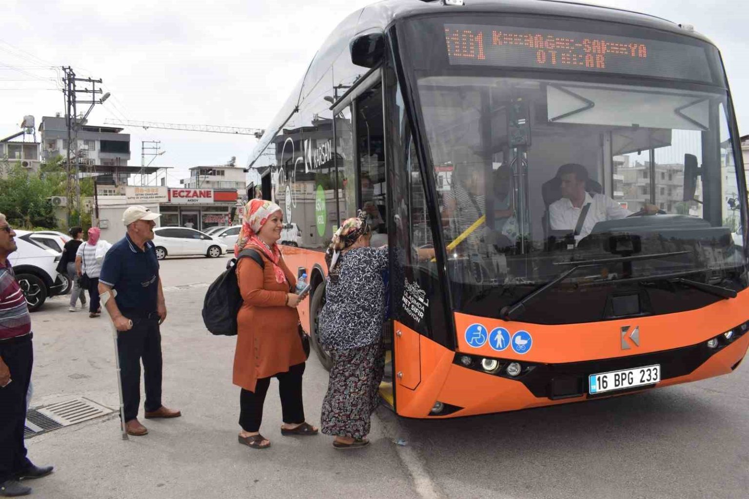 hatay-buyuksehir-belediyesi-12-metre-uzunlugundaki-elektrikli-otobusleri-test-etti