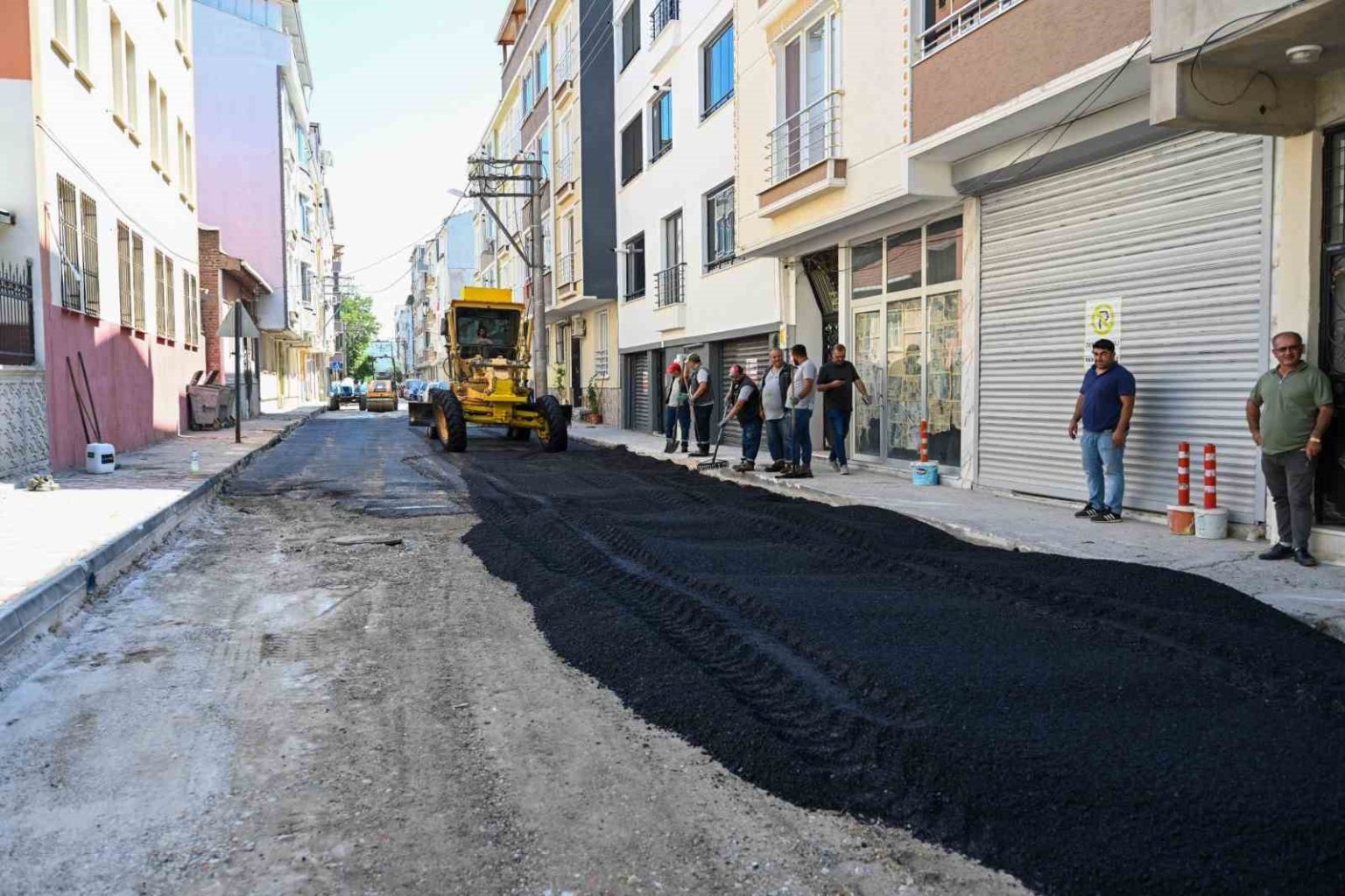 karacabeyde-asfalt-seferberligi-selimiye-mahallesinden-basladi