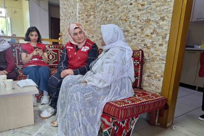 kizilay-gonullulerinden-huzurevine-anlamli-ziyaret