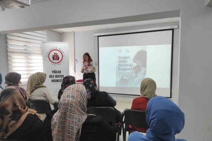 kursiyerlere-normal-dogum-semineri-anlatildi
