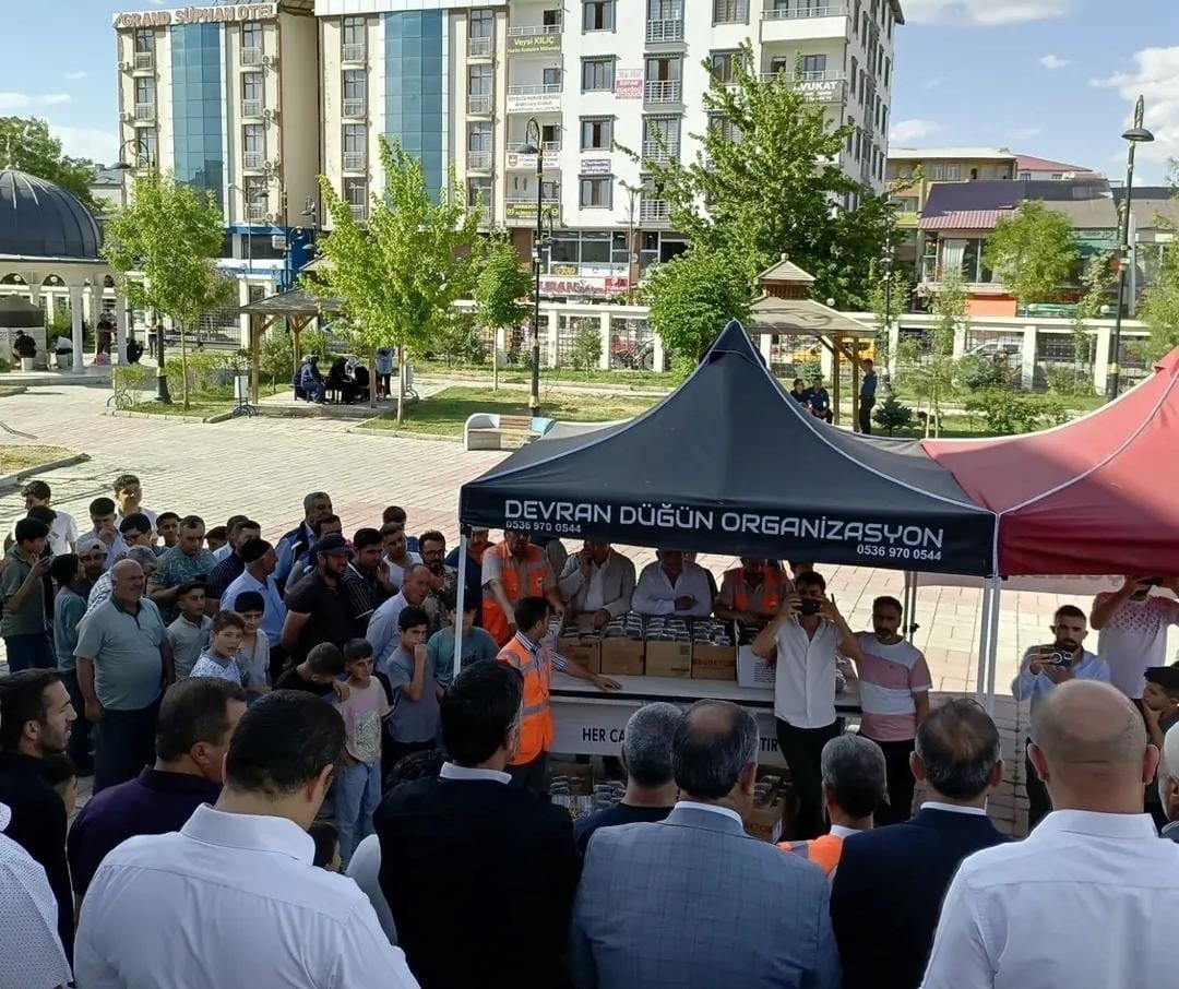 patnoslular-recep-tayyip-camiinde-asurede-bulustu