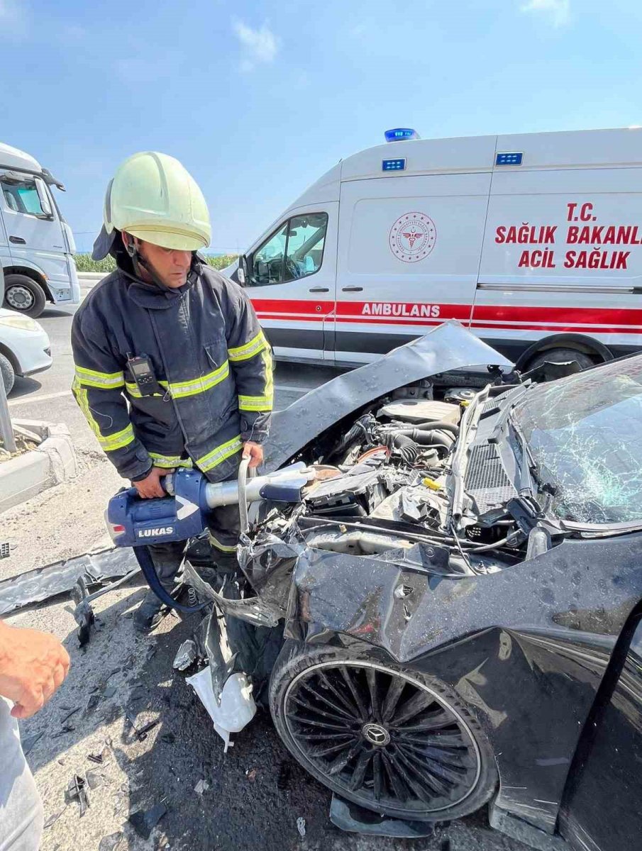 samandagda-trafik-kazasi-3-yarali