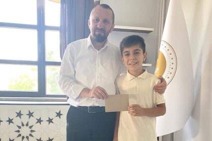 simav-muftusu-hasan-serce-basarili-sporcuyu-odullendirdi