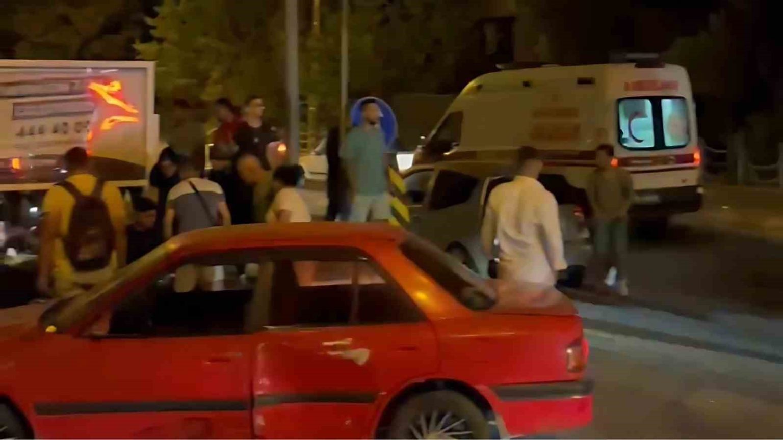 sokede-otomobil-ile-motosiklet-carpisti-2-yarali