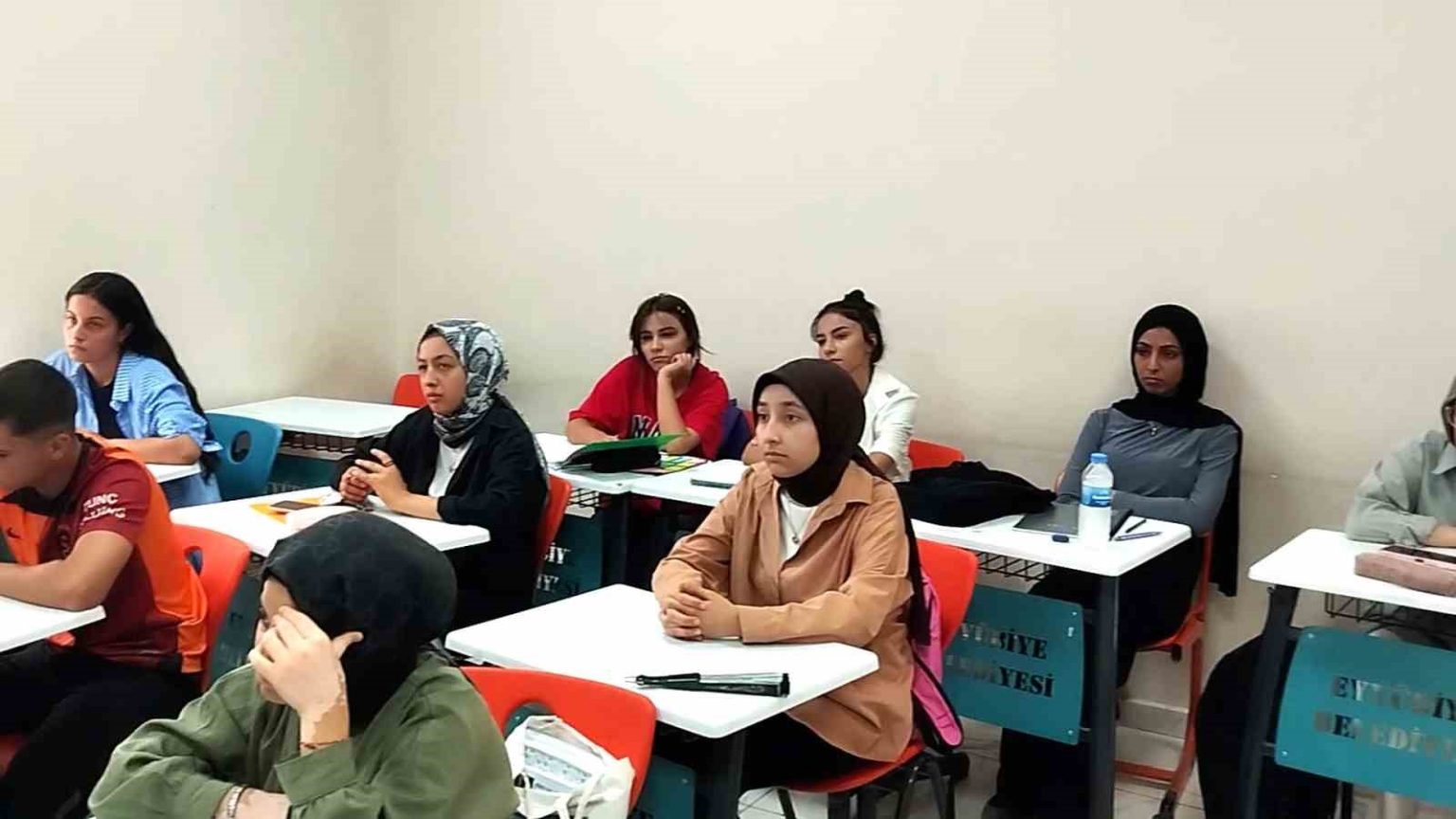 suleymansah-genclik-merkezinde-yaz-dersleri-basladi