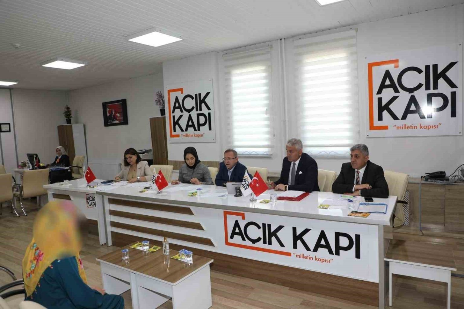 vali-ziya-polat-halk-gunu-toplantisinda-vatandaslari-dinlendi