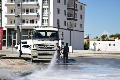 yesilyurt-belediyesinden-temizlik-atagi