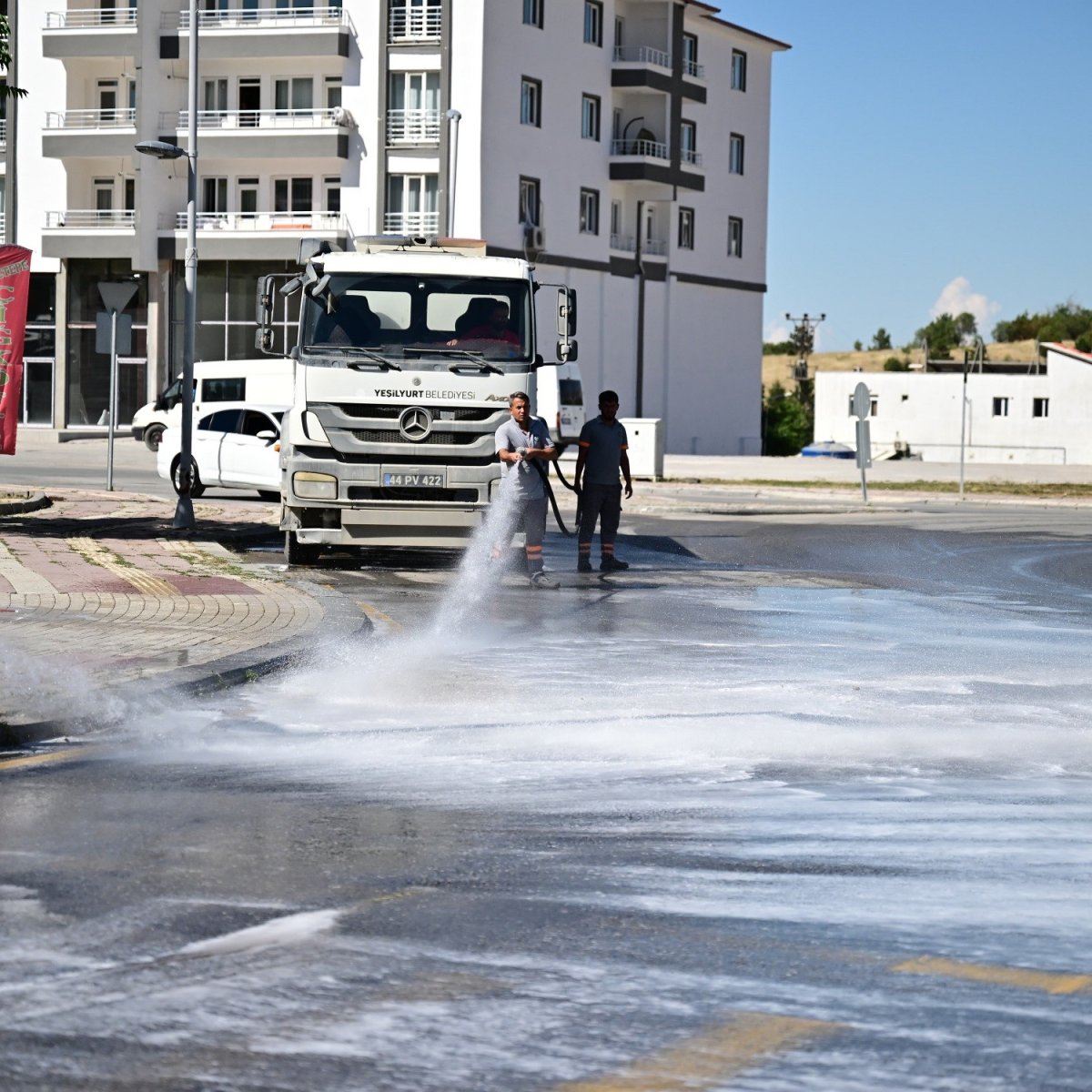 yesilyurt-belediyesinden-temizlik-atagi