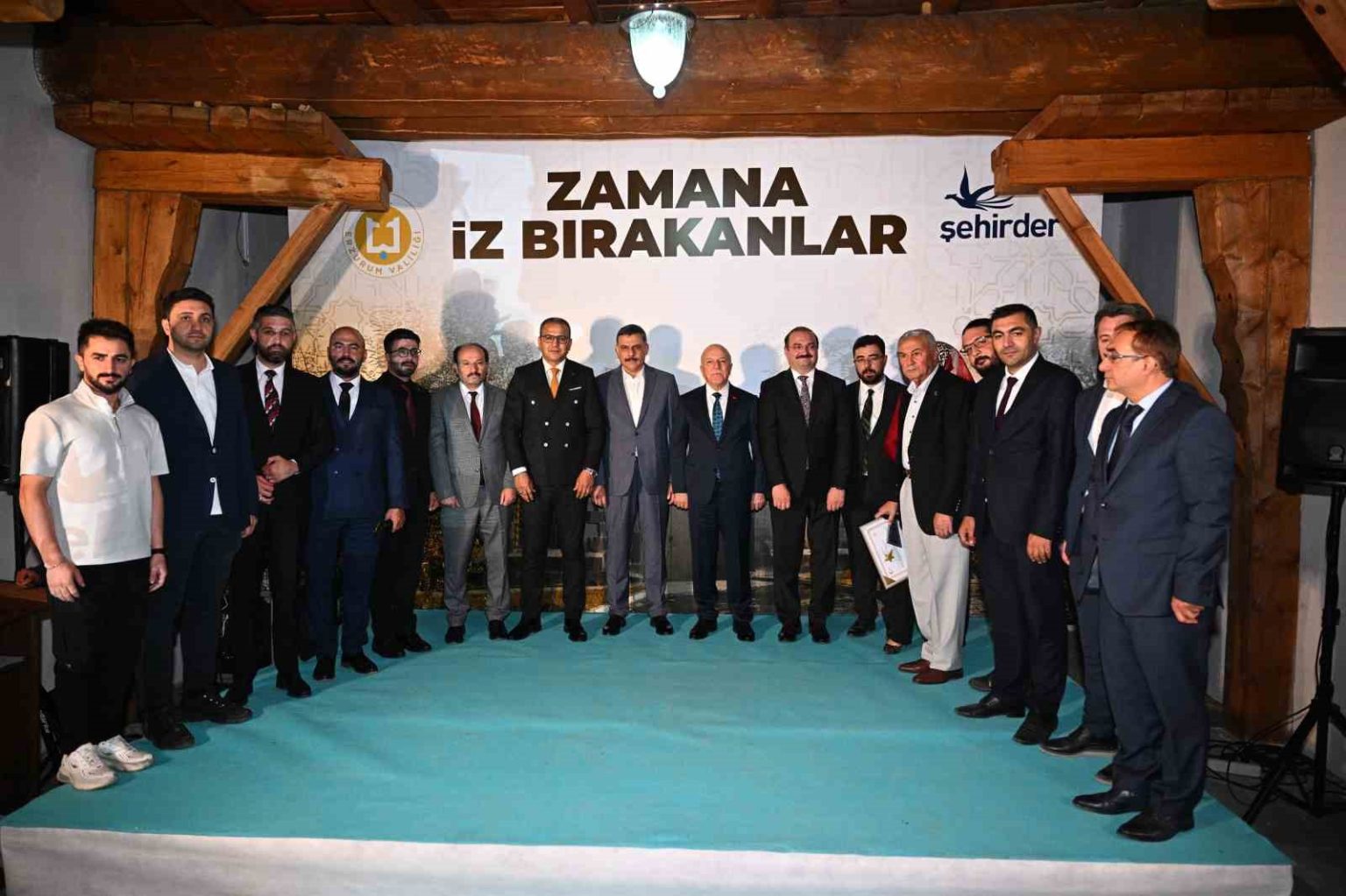 zamana-iz-birakanlara-tesekkur-ve-plaket