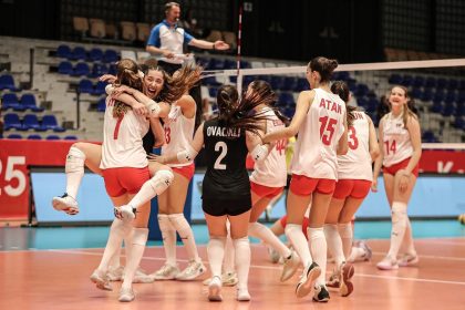 16-yas-alti-milli-voleybol-kiz-takimi-finalde