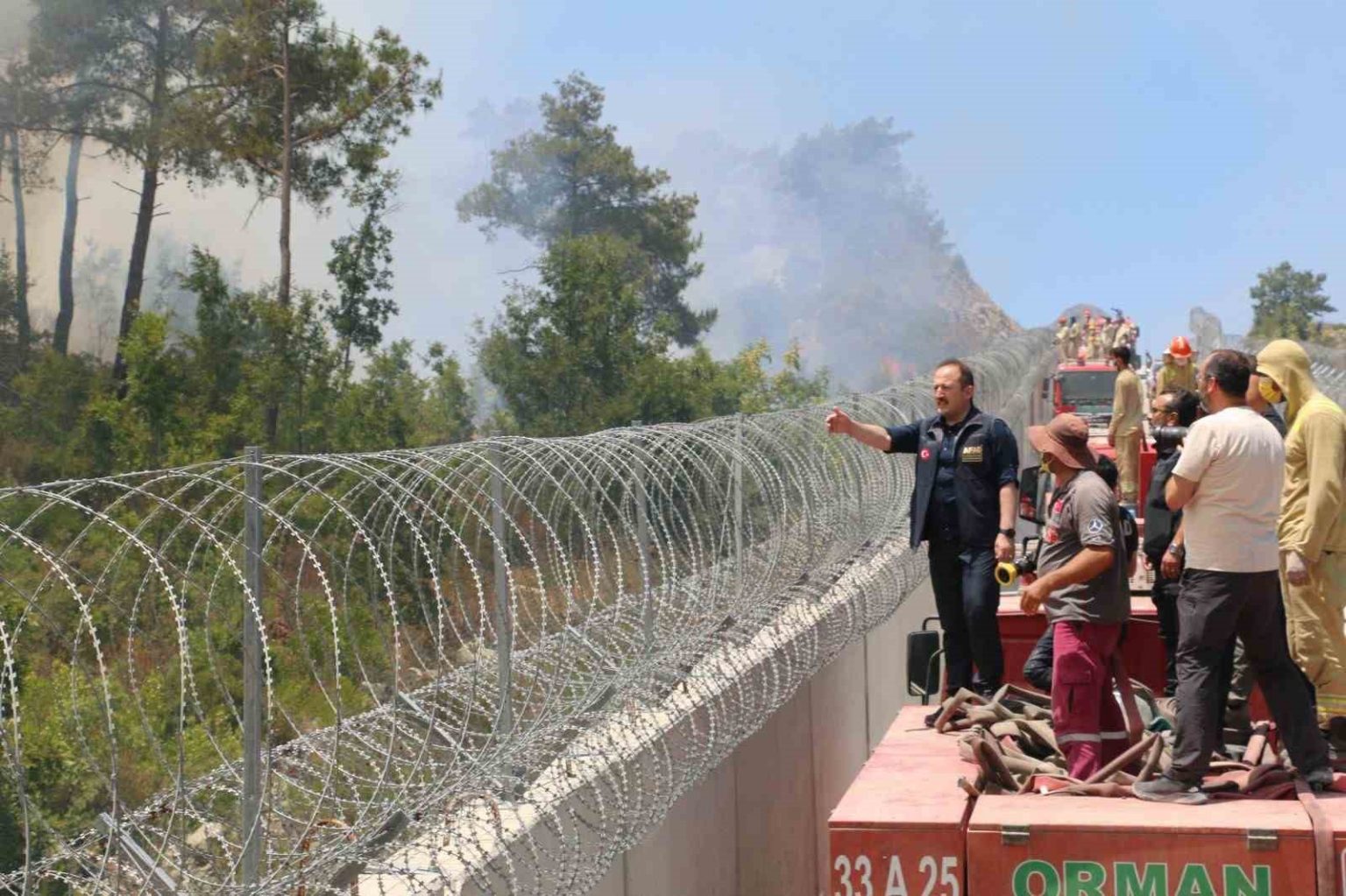 afad-hatay-yayladagi-yanginlara-734-personel-7-ucak-14-helikopter-215-arac-ile-mudahale-edilmektedir