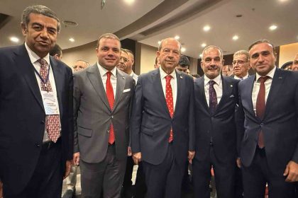 baskan-alan-kktc-ekonomi-konferansina-katildi