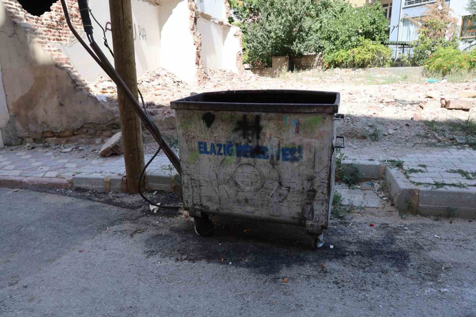 elazigda-cop-konteynerinde-yeni-dogmus-bebek-bulundu