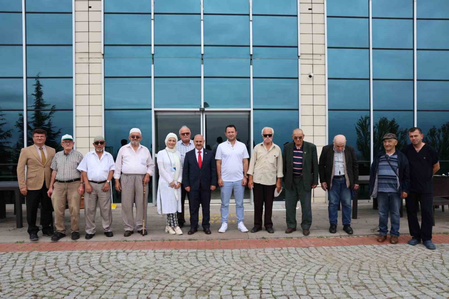 huzurevi-sakinleri-farkli-bir-gun-yasadi