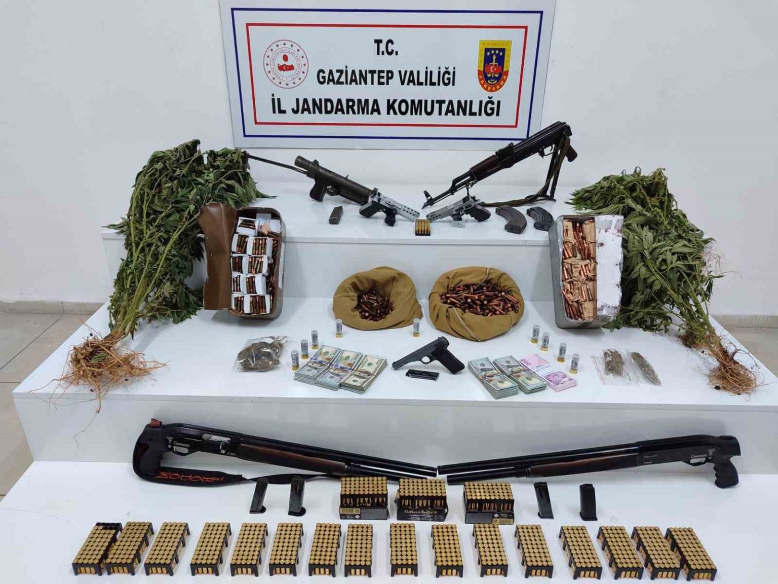 jandarmadan-uyusturucu-ve-kacakcilik-operasyonlari-8-tutuklama
