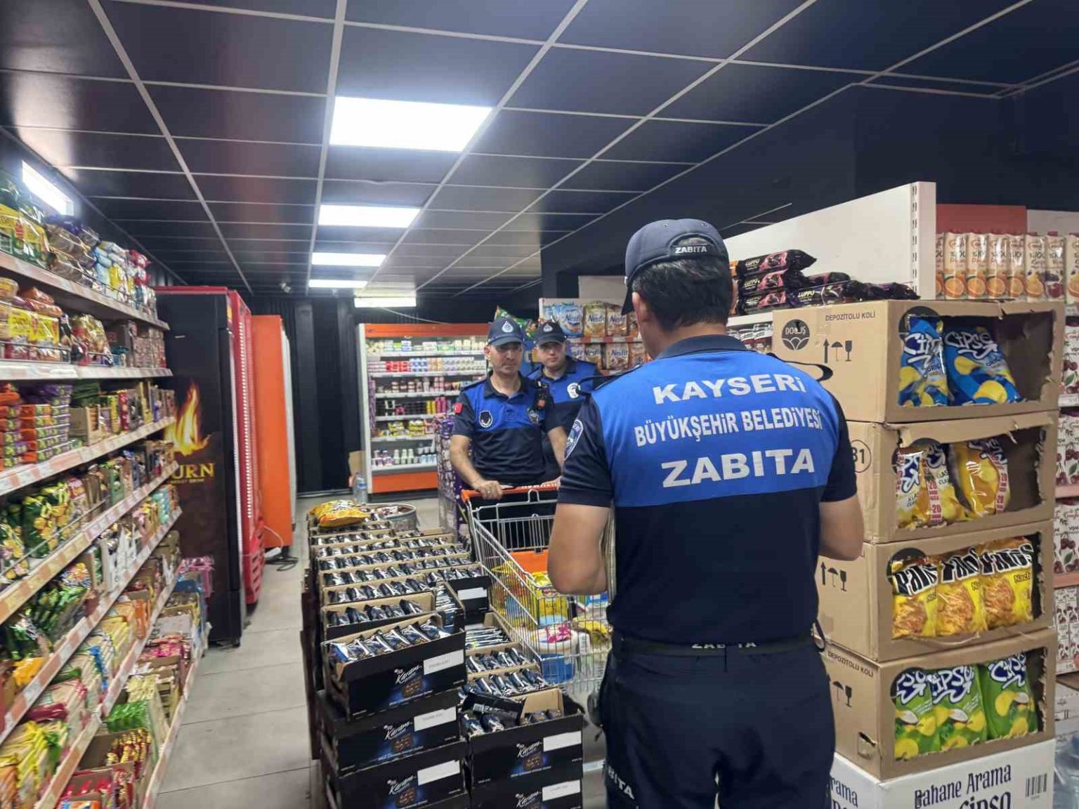 kayseri-buyuksehir-zabitadan-marketlere-siki-denetim