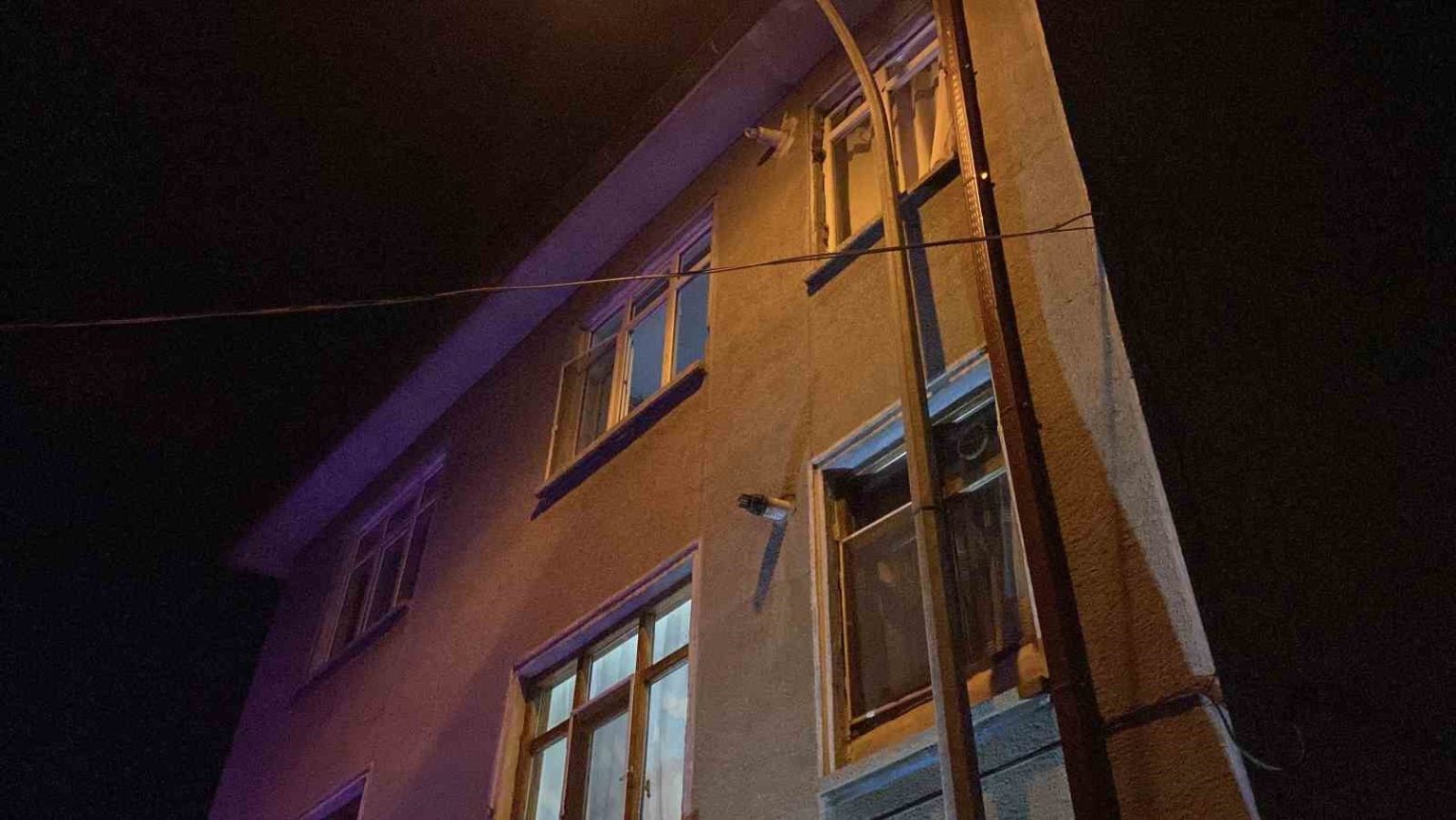 konyada-3uncu-kattan-dusen-cocuk-agir-yaralandi