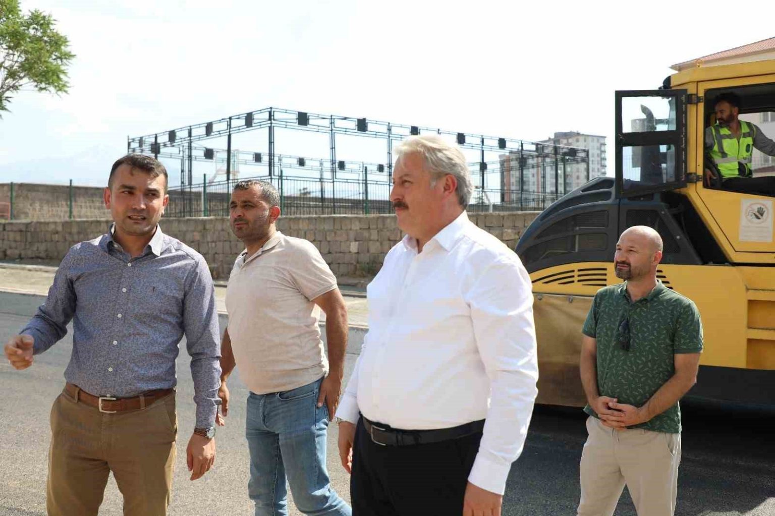 melikgazi-asfalt-yatirimiyla-mahallelere-deger-katmaya-devam-ediyor