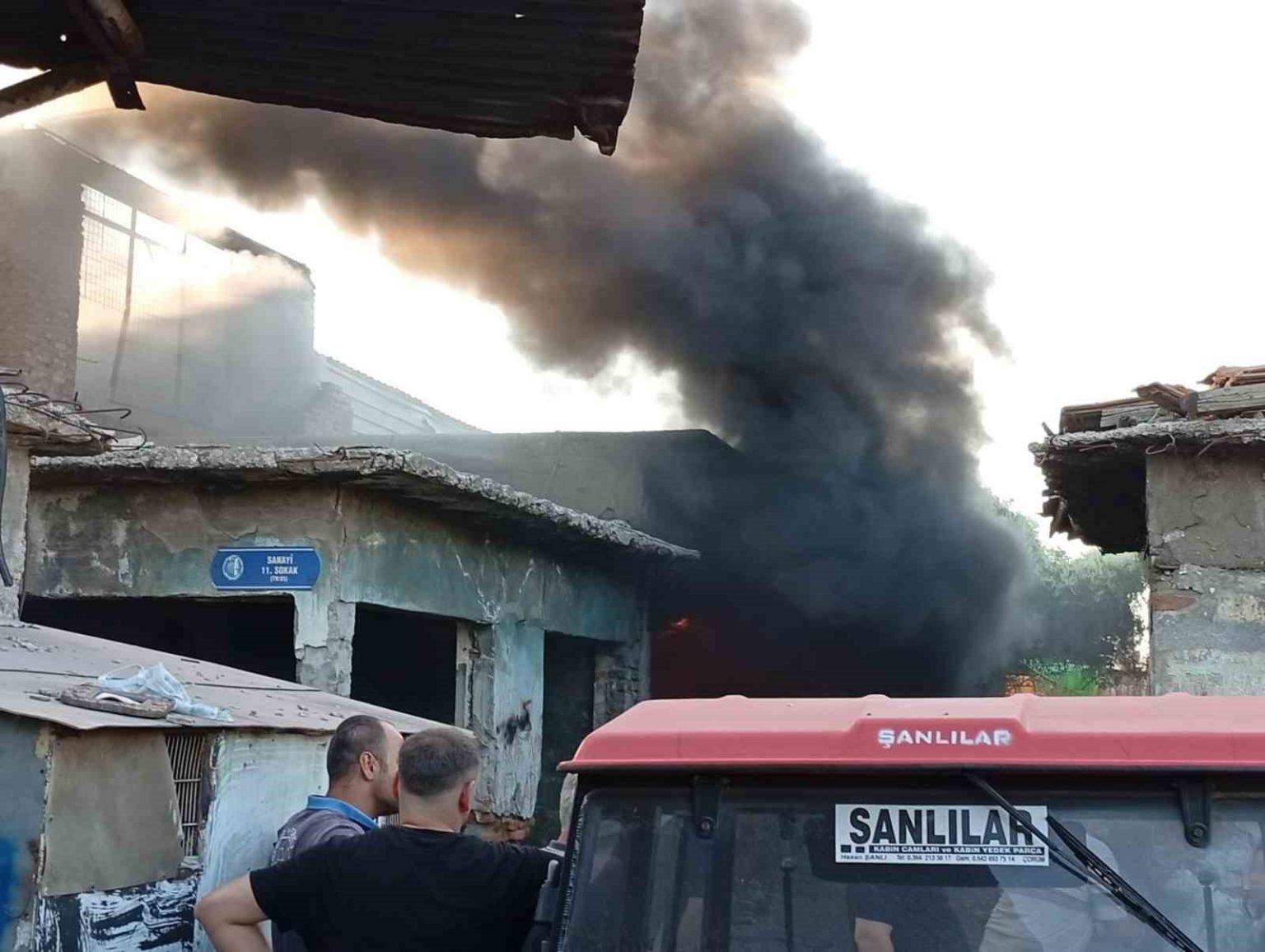metruk-is-yerinde-korkutan-yangin