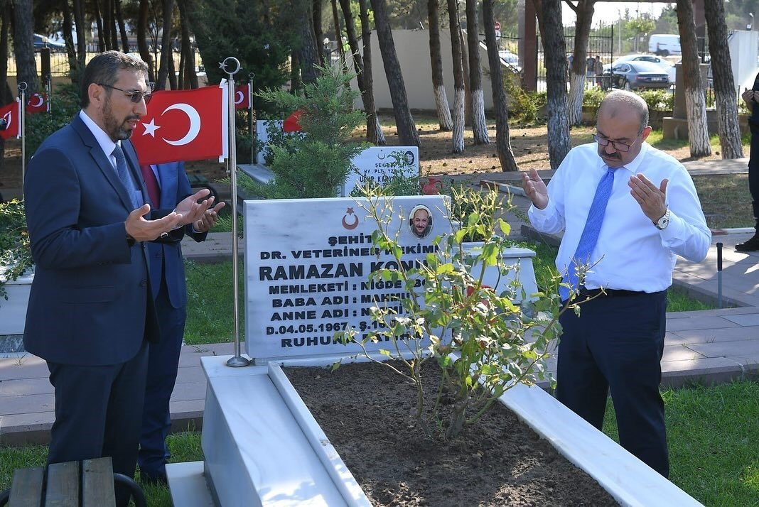 vali-ustaoglundan-15-temmuz-sehidinin-ailesine-ziyaret
