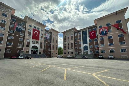 agrida-15-temmuz-icin-bin-24-okul-ve-kuruma-turk-bayragi-asildi