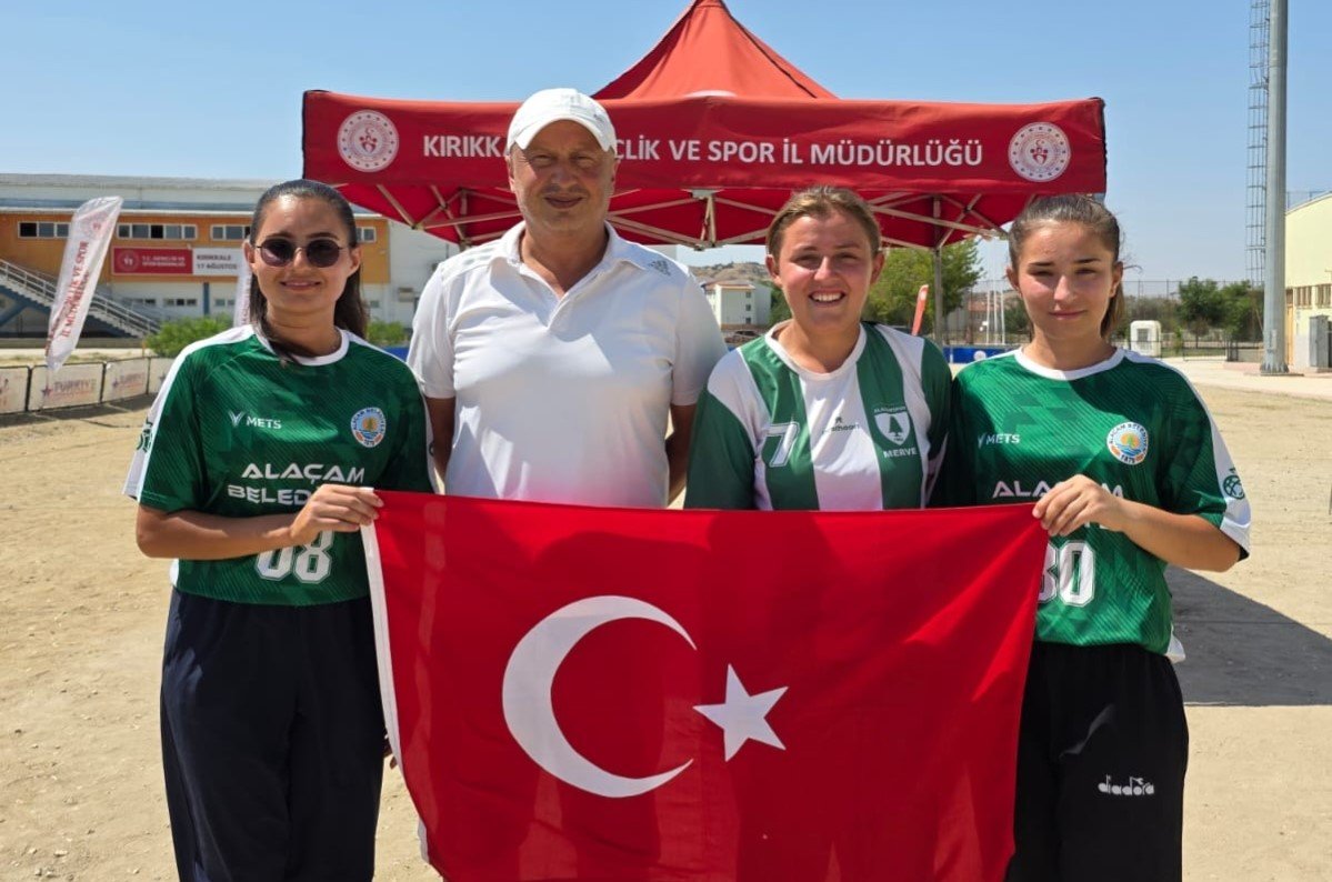 alacamspor-ispanyadan-sonra-fransada-da-turkiyeyi-temsil-edecek