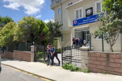 arnavutkoyde-is-yeri-sahibine-silahli-saldiri-duzenleyen-zanlilar-yakalandi