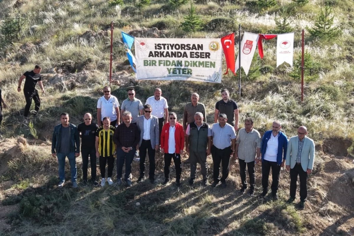 bayburtta-250-fidan-toprakla-bulusturuldu
