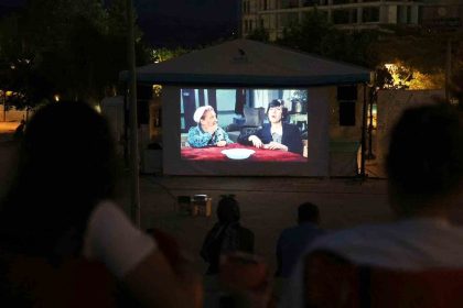 duzce-universitesinde-acik-hava-sinema-gunleri-basladi