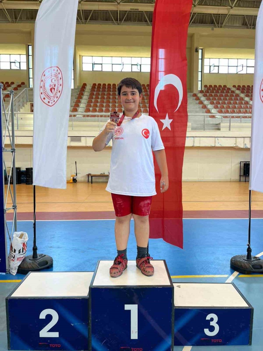 genc-sporcu-turkiye-3uncusu-oldu