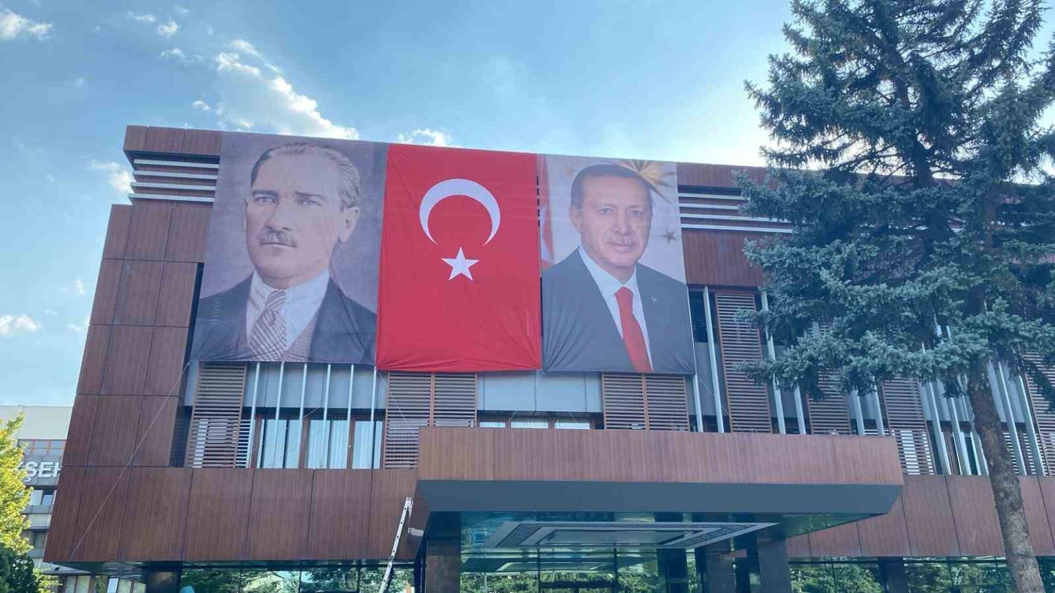 kayseri-buyuksehir-belediyesi-sehri-turk-bayraklari-ile-donatti