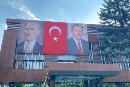 kayseri-buyuksehir-belediyesi-sehri-turk-bayraklari-ile-donatti