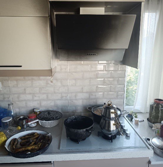manyasta-apartman-dairesinin-mutfaginda-yangin-cikti