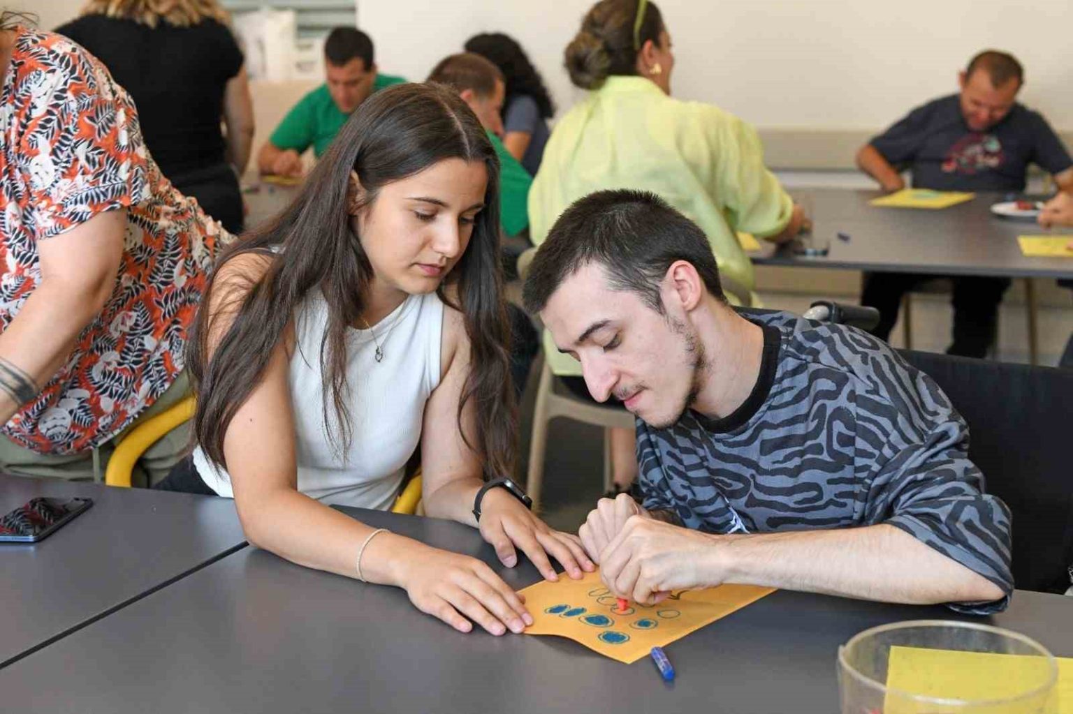 obamda-ozel-bireyler-sanat-ve-muzikle-bulustu