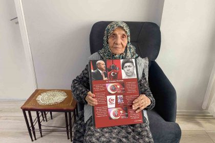 15-temmuzda-2-oglu-ve-damadini-sehit-veren-99-yasindaki-muzaffer-gulsenin-gozyaslari-dinmiyor