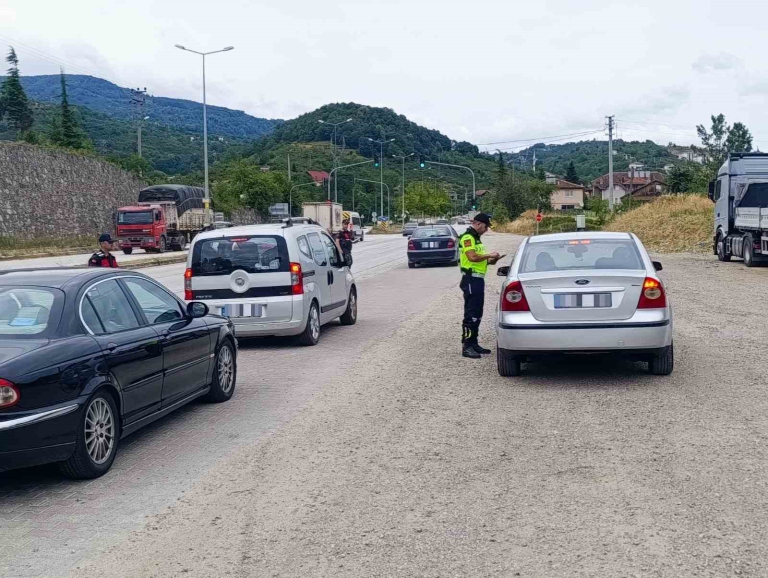 2-bin-44-arac-surucusune-cezai-islem-uygulandi