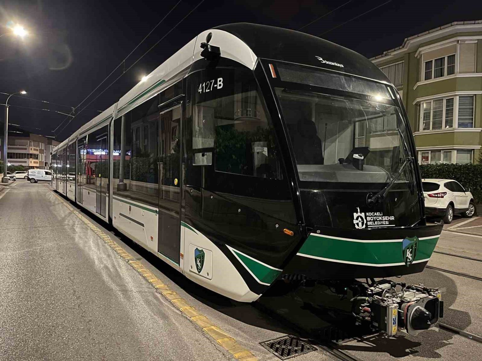 9-tramvay-raylara-indi-son-arac-yolda