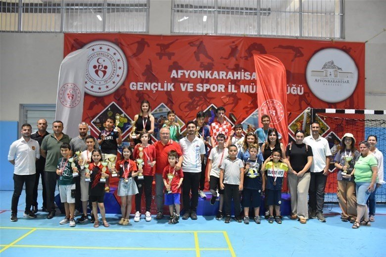 afyonkarahisarda-15-temmuz-anisina-satranc-ve-eskrim-turnuvalari-duzenlendi