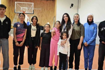 atletizm-camiasindan-elif-eyupe-anlamli-ziyaret
